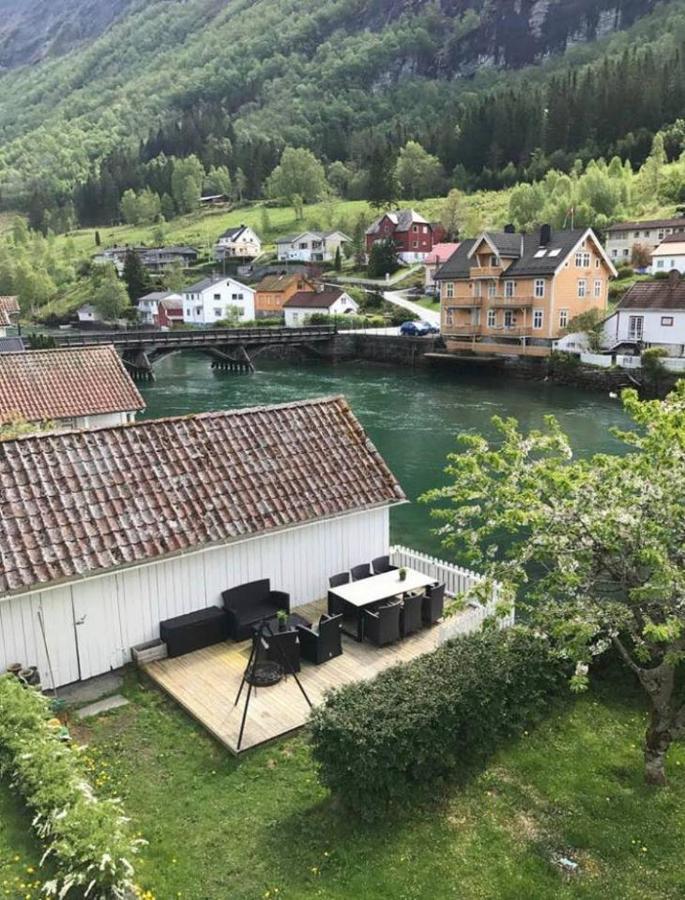 Stryn - House By The River מראה חיצוני תמונה